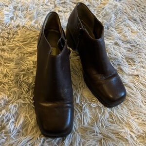 Like new Damian’s brown square toe heeled booties